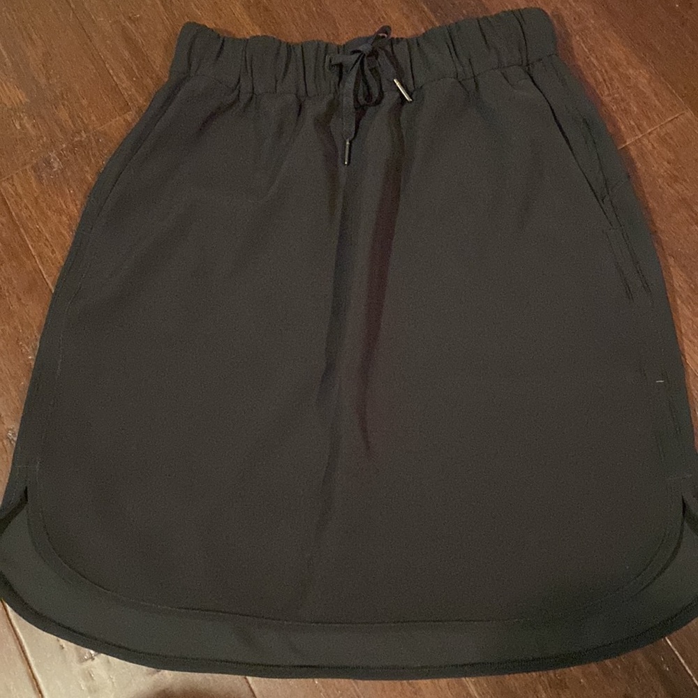 Lululemon Black Skirt - Size 6 - Like New